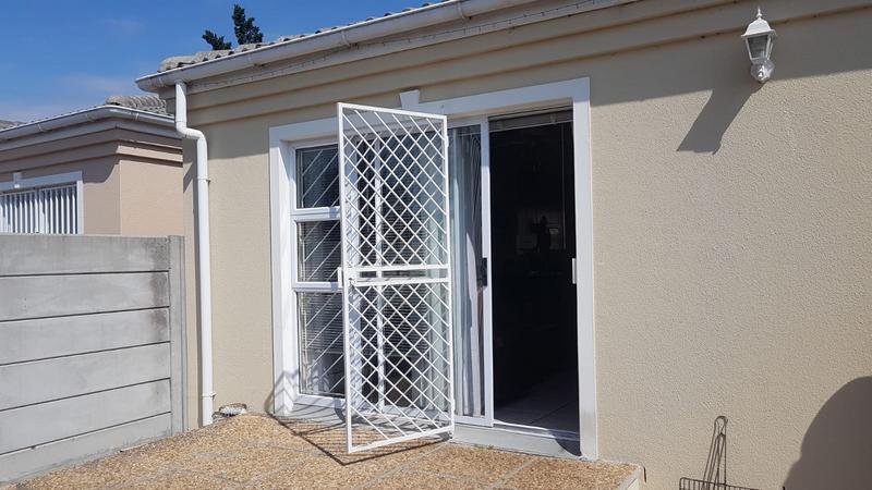To Let 2 Bedroom Property for Rent in Sunningdale Western Cape